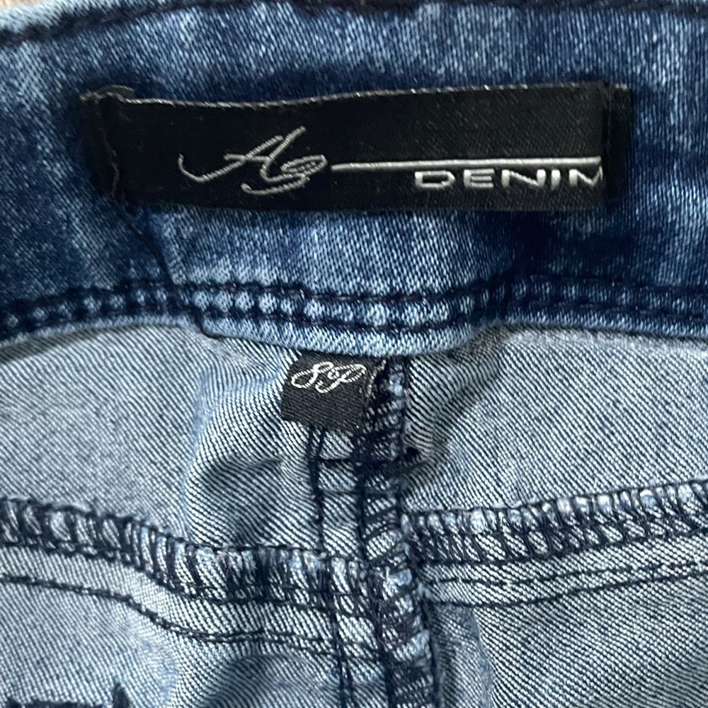 Jeans - Picture 2 of 3